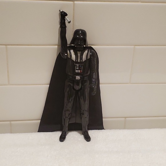 HASBRO Darth Vader Action Figure with Cape - Picture 1 of 7